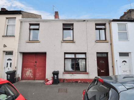 Excellent investment opportunity. Four-bedroom house with 50m long garden